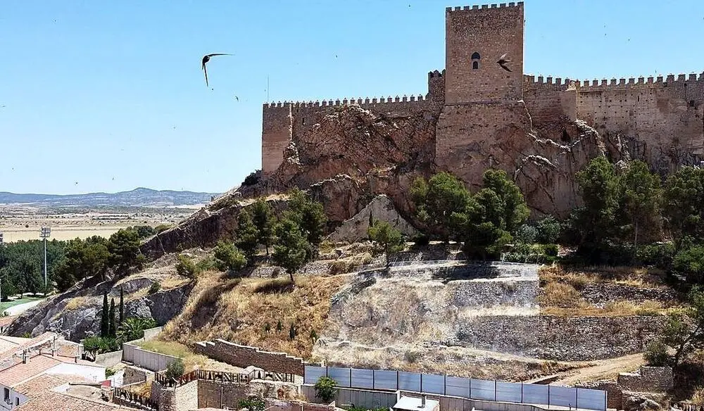 Restauración de la ladera occidental del Castillo de Almansa